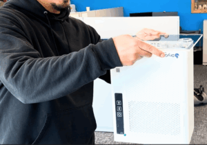 Powerful suction cup feet keep the DryGenie™ in place.